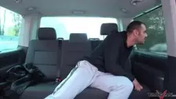 Takevan Stranger bietet eine Fickfahrt an