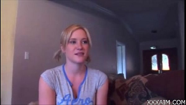 Babysitter verführt. Kostenlose Nocken auf xxxaim.com