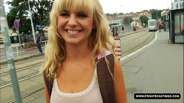 Schönes Baby fickt in einem POV Casting.