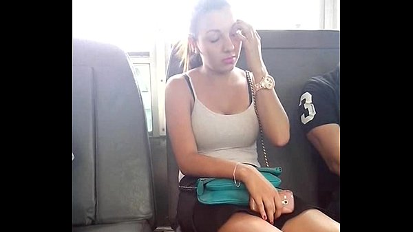 Beine von hübschem Mädchen