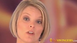 Milf Swinger bei heisser Action im Wohnzimmer