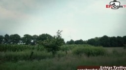 Blondes Girl im Freien gefickt