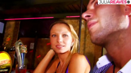 Er fickt eine Stripperin mit roten Haaren auf dem Billardtisch