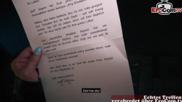 Tätowierter Kerl fickt erst in der Strassenbahn dann im Hotelbett mit seiner deutschen Tattoo Sexfreundin