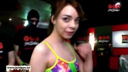 Verdorbene Brünette in Spermarausch