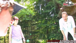 Dauergeile reife Frau fickt draußen mit deutschem Paar