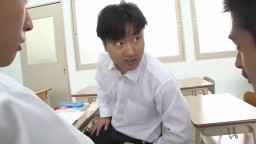 Geile Schlampe wird im überfüllten Bus hart benutzt & missbraucht!