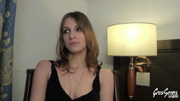 Dickes Luder fickt mit der Freundin beim Dreier – Mollige Schlampe & ihre Freundin teilen einen fetten Schwanz!