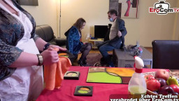 Heißer Deutscher Amateur-Dreier mit kurviger Milf und brünetter Schönheit