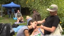 Swingersex im Garten: Heißester Outdoor Gruppensex Amateur Porno mit Blowjob und Doggy