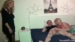 Die geile MILF-Fotze saugt am harten Schwanz